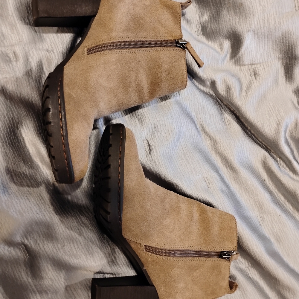 Caslon size 10 grey